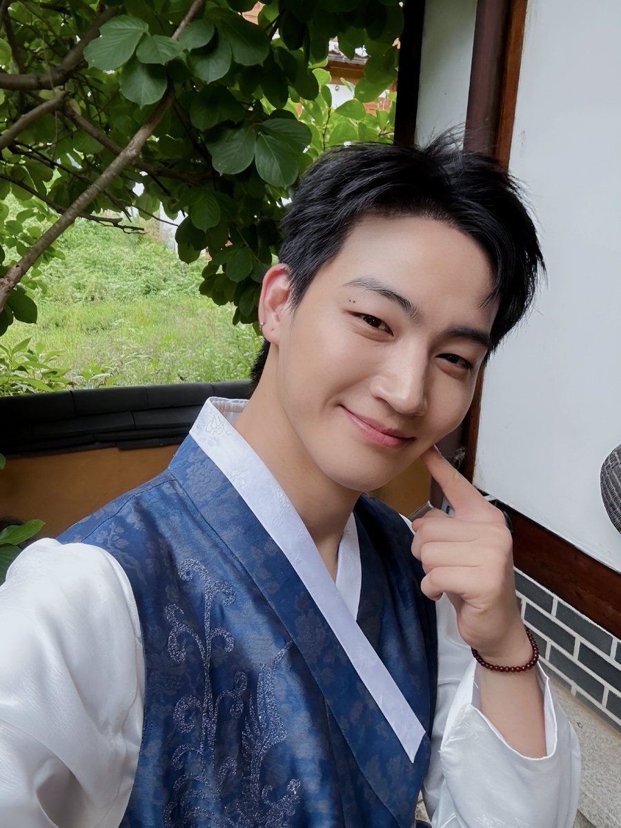 jaybmoment's tweet photo. I may only admire you from afar, but your presence has a way of making my little world brighter. Thank you ✨💚 

#JAYB #제이비 #재범 #Jaebeom @defjaybkr https://t.co/WLK8zX2UAZ