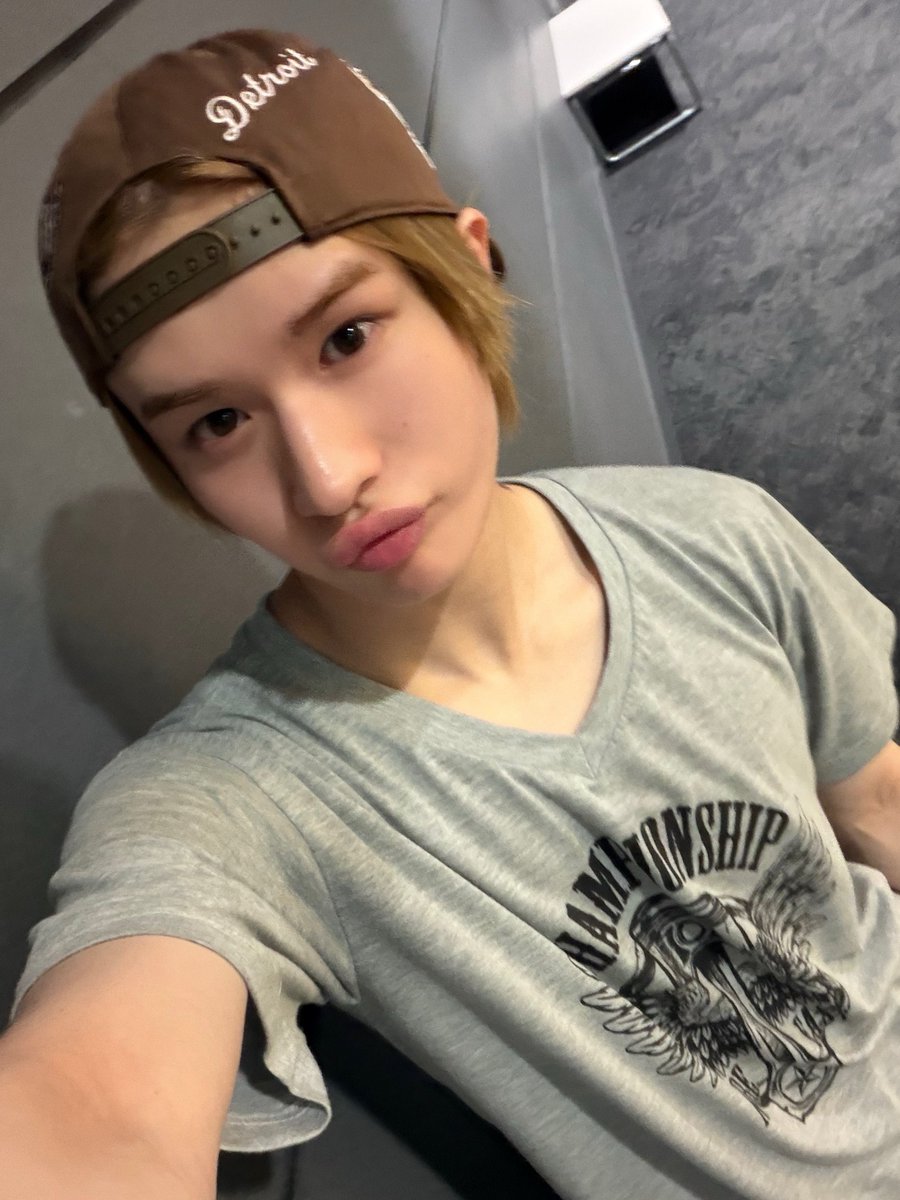 notyournoahs's tweet photo. ⠀ 

ㅤ✎「  #2GETHER47   」
⤹  💬  ；𝒇𝒓𝒐𝒎 𝗡𝗢𝗔𝗛 🐤

Stretching done, shoes on! 🪞
Heading out for a quick run sebelum udaranya makin panas. 런닝 준비 완료! Don't forget to stay hydrated ya guys! See ya!✌️

@OFCTWG @NATIONFFICIAL 

⠀ https://t.co/xARl9Ze1O1
