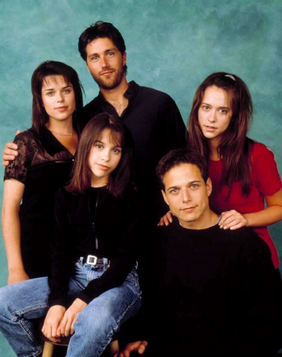 barbaravitali2's tweet photo. Happy Birthday to #LaceyChabert September 30,1982 #PartyOfFive #LostInSpace https://t.co/SmmJbEejV2