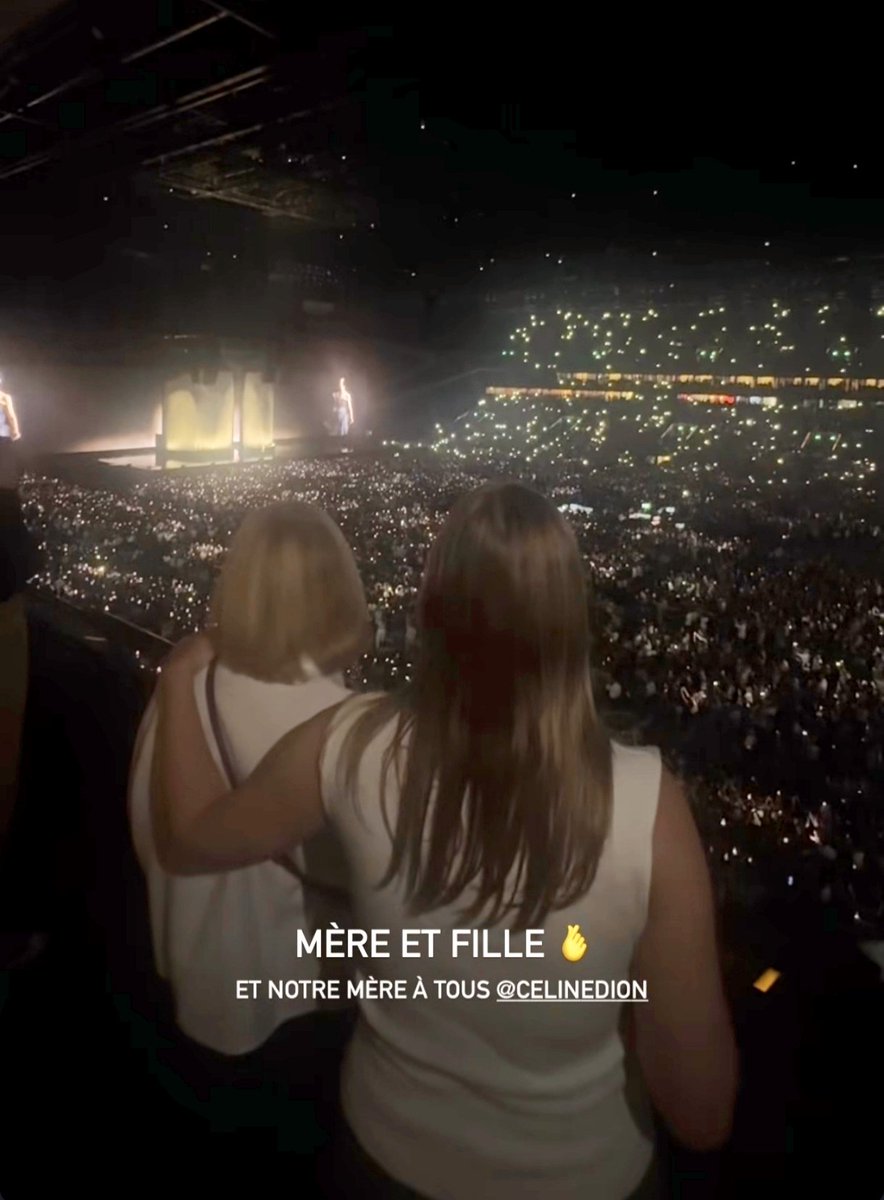 HeleBlly24FAN's tweet photo. Hélé, Brigitte, Arnaud, au concert de Céline hier soir, Cro mignon 🤍✨
#HelenaBailly #hele
📸 : insta Arnaud Bailly https://t.co/UPUf1RY0JY