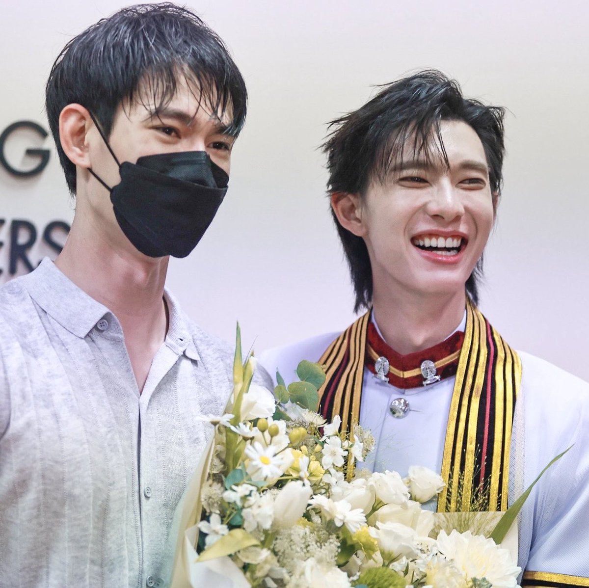 miabok555_p's tweet photo. ยิ้มกับป๊าม๊า                            ยิ้มกับแฟน

ชัดเจนในเลนเรา5555555555555555555 https://t.co/v3OhFwDT6v
