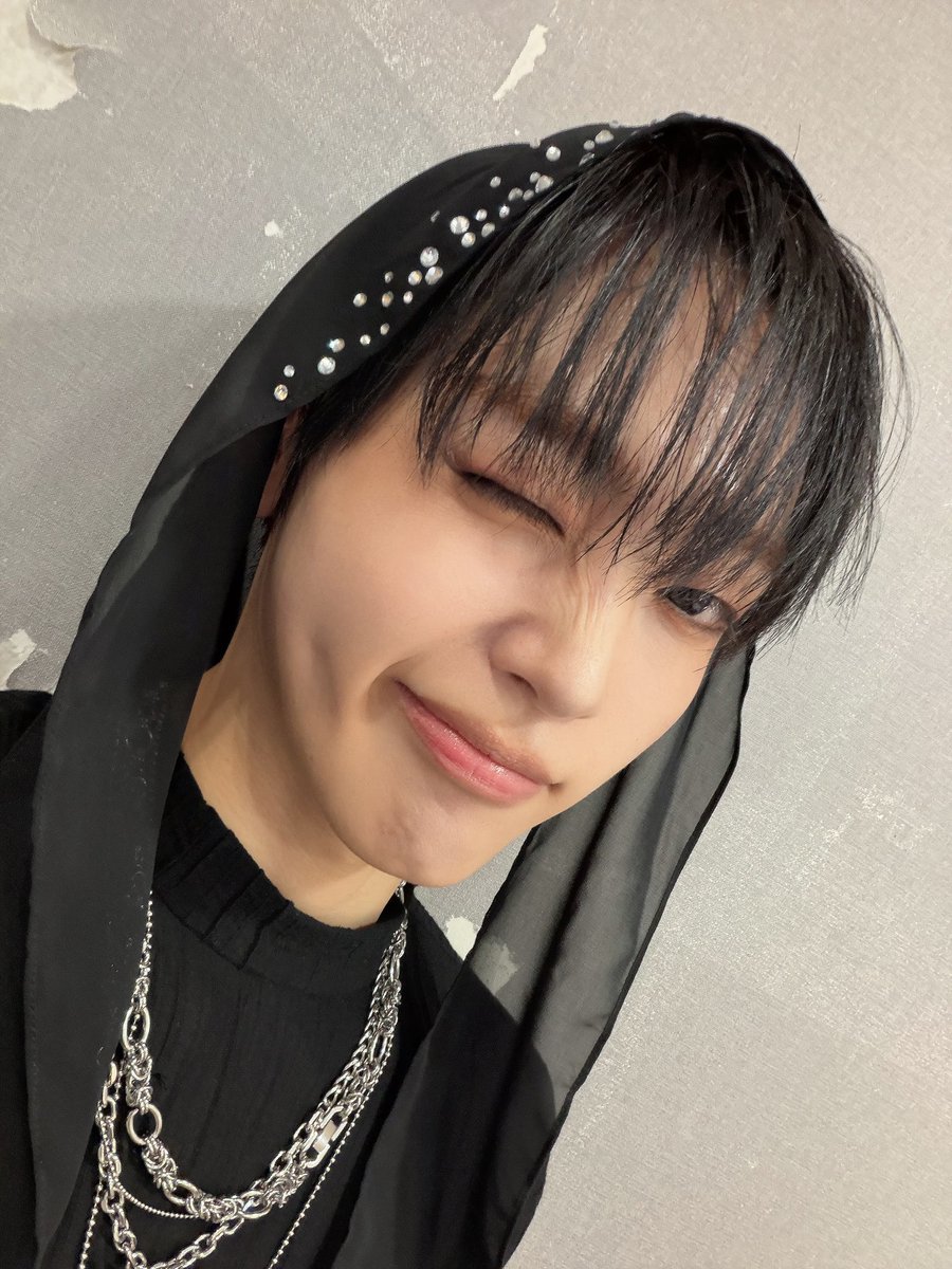 CRAVITY_twt's tweet photo. 엠카오면 엘베샷은 빠질 수 없어..
단체 엔딩까지 챙겨준 엠카가 신이야ㅜ🥹
#엠카 #크래비티 #형준 https://t.co/SWBqadO3sC