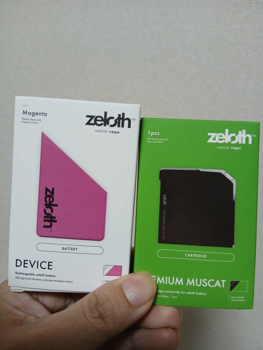 upupgiveup's tweet photo. プレゼントキャンペーンに当選したので、届いてからはずっとこればっかり吸ってた。
蒸気が出ない(出ても少ないし、すぐ消える)ので、作業しながらにこれ以上なく最適。
リキッドの性質か、甘さと香りが口の中に長く残るので、意外とチェーンしなくて済むのが良い。
#zeloth https://t.co/aNLDJsQu4h