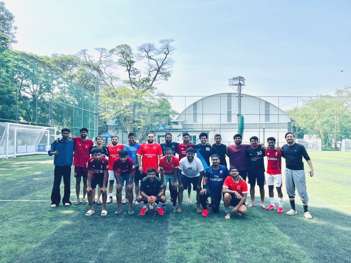 LFCBangalore's tweet photo. The boys bring home a 4-1 win today. We go onwards and upwards 💪🏾
Good show by @Arsenal_BLR
#OLSCBangalore #LFC #ArsenalBangalore #FriendlyMatch #BangaloreFootball_YNWA ⚽️ #BKOP https://t.co/9mbC2cmPB3