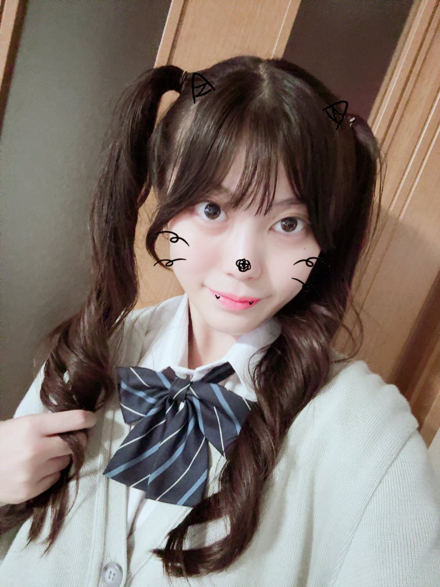 otoa090415's tweet photo. 気づけば10月になっていました!!
びっくりです
今年1番時が経つのが早いかも
秋っぽいことしたいなぁ~
⤵今日友達がやってくれたの😽♡
 #sjk  #17歳  #fyp  #ツインテール https://t.co/hLZloZ6w7Z