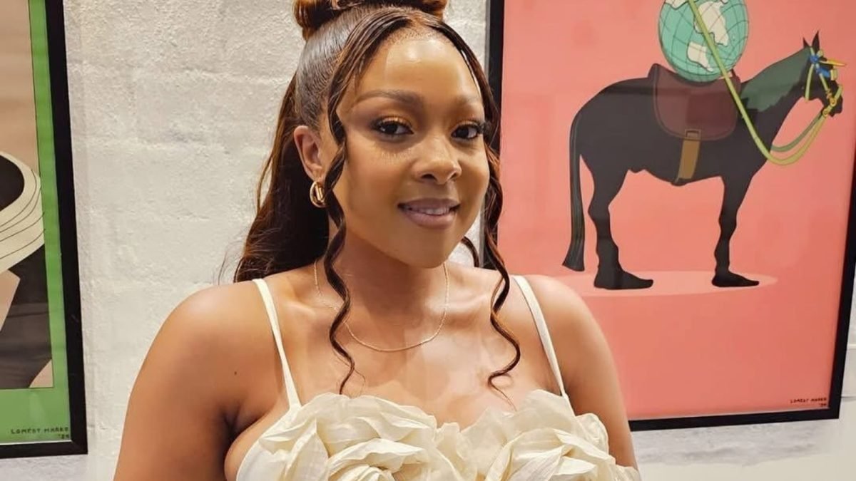 nicki_zim's tweet photo. Lucy Chivhayo is an example of making marriage your life's only achievement. 
If she had other goals besides being married to wicknell we wouldn't see her everywhere he goes and perhaps not end up in this situation
She would have different schedules and errands to run on her own. https://t.co/CqtaZCdm2K