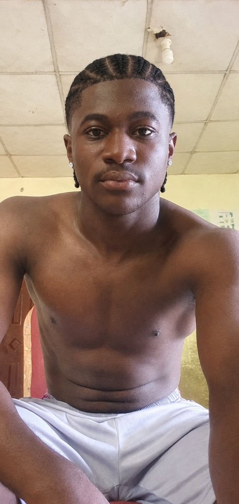 Hybrid_Ola's tweet photo. Twitter Banger Boy has reportedly been arrested days after accusing Don Jazzy and Ayra Starr’s mother of having an affair.

Don Jazzy had earlier quoted his post and asked his family members to speak to him, but he refused to take down the post. https://t.co/sUbZjWovJN