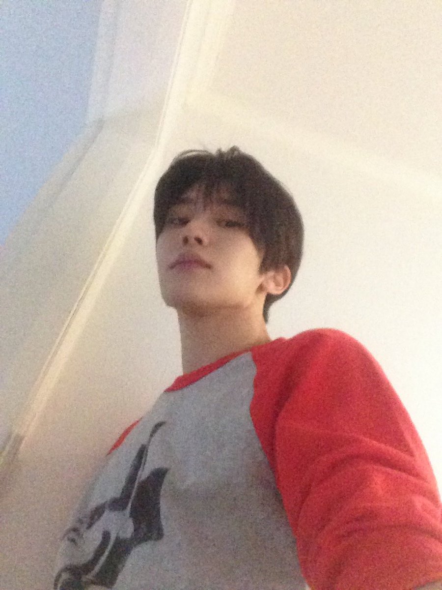 OSIONzip's tweet photo. 셀카다 https://t.co/UlE2Q2PHAR