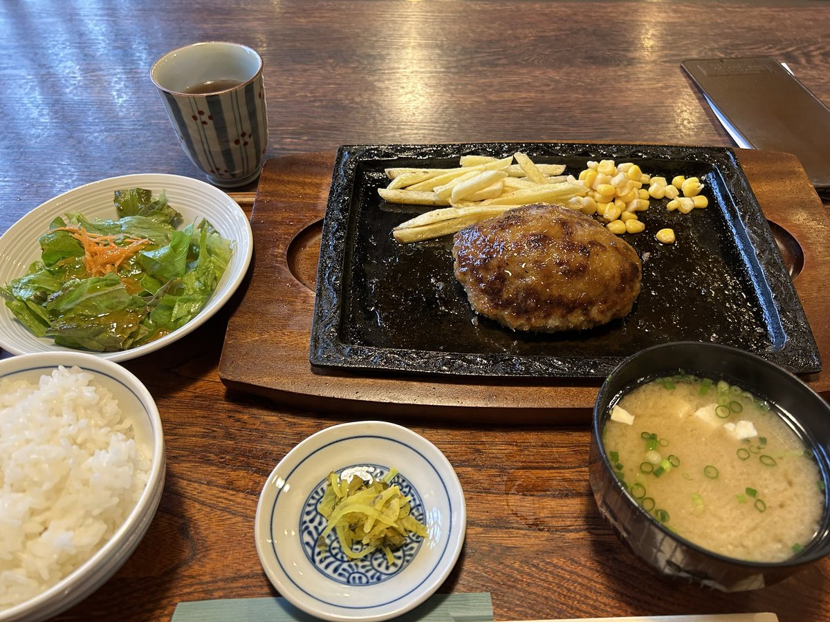 umedaoume's tweet photo. 施設からの帰り。気が滅入ること分かってたからこれ楽しみに来たが臨時休業😱

仕方なく姉妹店へ。美味しいけどエビフライとステーキの口になってたから物足りん😒 https://t.co/Q9aKFRtTZT
