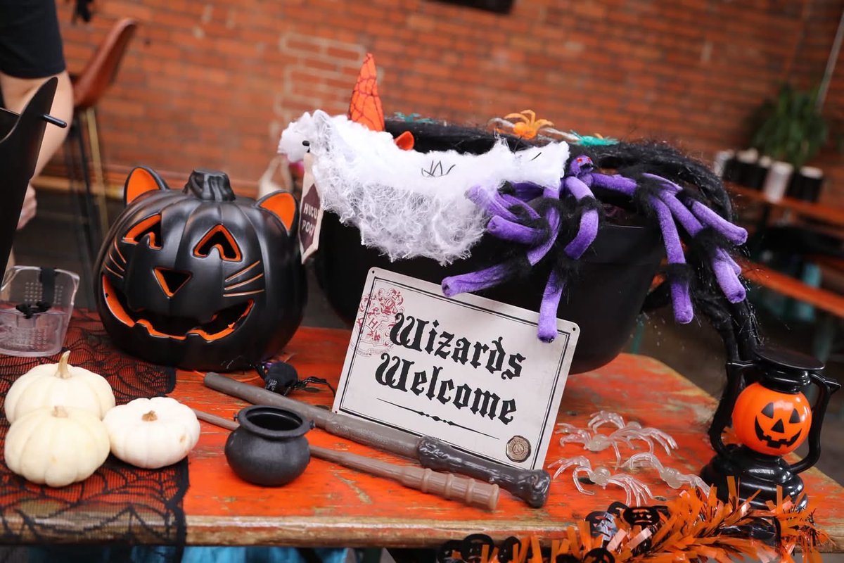 Amaze_Lab's tweet photo. 💀Spooky season is here and we’ve lots on offer this October half term 😃🙌🏻

🎃 Join us Coopers Yard Friday 30th October for our potion making workshop! 

🎃 Dry ice demo, make your own potions plus flying bats to take home 🦇

🎃 Book your tickets:

https://t.co/OpKTPS0GaA https://t.co/0M9bjzIlox