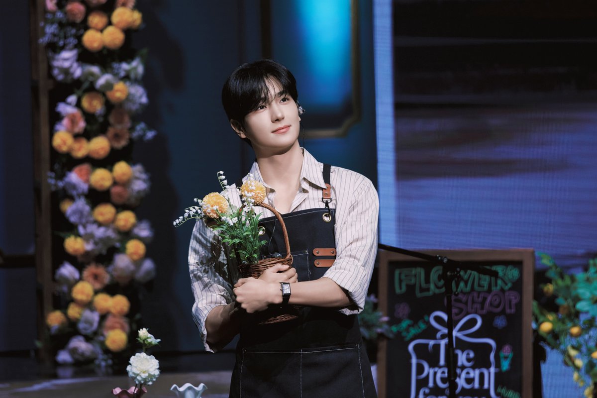 dolIiz24's tweet photo. #현재
[The Present for you] 비하인드 사진 원본!!
다들 저장해가세요🫰🫰
https://t.co/ermHW8fNmB https://t.co/SEuRDsTxex