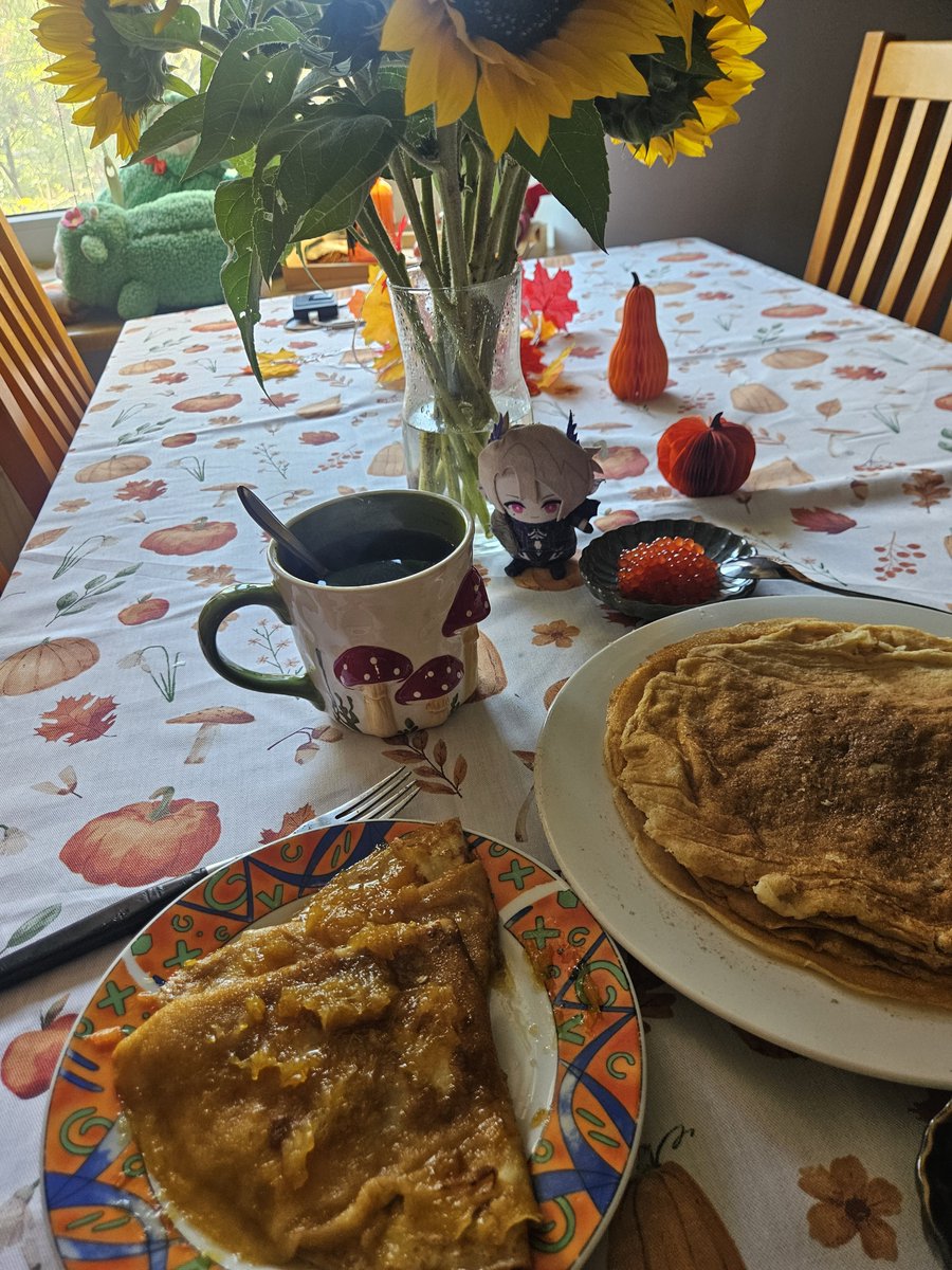 ArkRinad's tweet photo. The urge to share this breakfast, because why not: 
- classic crêpes suzette 
- regular Eastern European-style crepes with sour cream, raspberry jam, and caviar 
And the biggest pancake lover of them all
#papebrand https://t.co/WMbq1b4ftl
