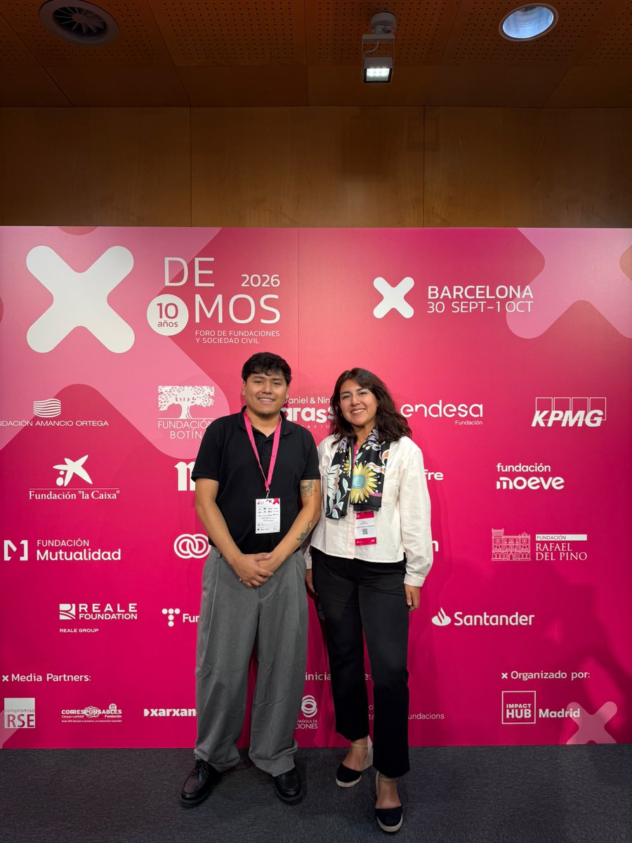 FundacionMdP's tweet photo. 🤝 Esta semana hemos participado en #DEMOS2026, el Foro de Fundaciones y Sociedad Civil celebrado en Barcelona y organizado por la Asociación Española de Fundaciones y la Coordinadora Catalana de Fundacions.
Bajo el lema “Vulnerabilidades y filantropía: las fundaciones como respuesta”, el encuentro reunió a entidades del sector fundacional para compartir experiencias, generar alianzas y reflexionar sobre algunos de los principales retos sociales actuales.
Desde Fundación Mutua de Propietarios valoramos especialmente estos espacios de encuentro, que favorecen el intercambio de conocimiento y la colaboración entre organizaciones comprometidas con la mejora de la sociedad.
Gracias a la organización y a todas las entidades participantes por estas jornadas de aprendizaje y colaboración.
#FundaciónMutuaDePropietarios #DEMOS2026 #Fundaciones #ImpactoSocial
--
🤝 Aquesta setmana hem participat a #DEMOS2026, el Fòrum de Fundacions i Societat Civil celebrat a Barcelona i organitzat per l’Asociación Española de Fundaciones i la Coordinadora Catalana de Fundacions.
Sota el lema “Vulnerabilitats i filantropia: les fundacions com a resposta”, la trobada va reunir entitats del sector fundacional per compartir experiències, generar aliances i reflexionar sobre alguns dels principals reptes socials actuals.
Des de la Fundación Mutua de Propietarios valorem especialment aquests espais de trobada, que afavoreixen l’intercanvi de coneixement i la col·laboració entre organitzacions compromeses amb la millora de la societat.
Gràcies a l’organització i a totes les entitats participants per aquestes jornades d’aprenentatge i col·laboració.
#FundaciónMutuaDePropietarios #DEMOS2026 #Fundacions #ImpacteSocial