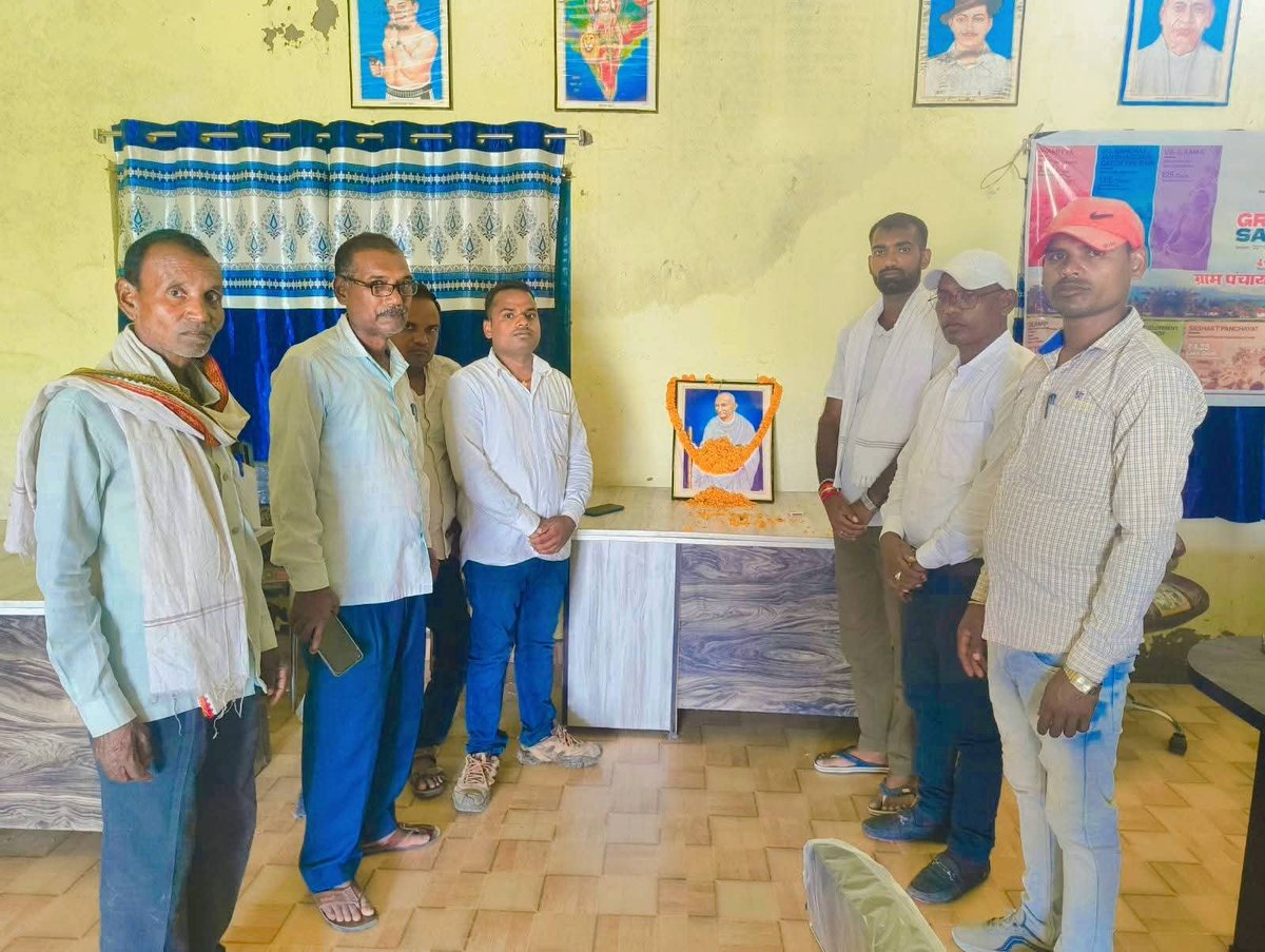 DK9110056038's tweet photo. राष्ट्रपिता महात्मा गांधी जी की जयंती पर उन्हें कोटि-कोटि नमन। सत्य, अहिंसा और सत्याग्रह के उनके विचार आज भी पूरी मानवता को शांति, सद्भाव और प्रेम का संदेश देते हैं।

अंतर्राष्ट्रीय अहिंसा दिवस की सभी देशवासियों को हार्दिक शुभकामनाएं।
#पंचायत_जमुआ_सचिवालय 
#hilights #folllowers https://t.co/gbdBRdvF24