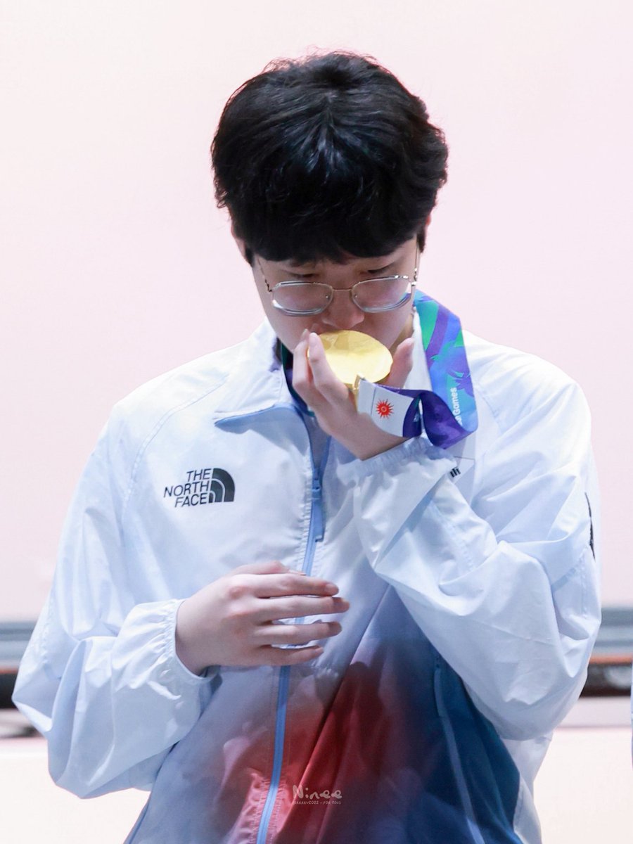 rrrru2022's tweet photo. 261002 Asian Games

#ZEUS #제우스 #최우제 https://t.co/vc36ZjHitn
