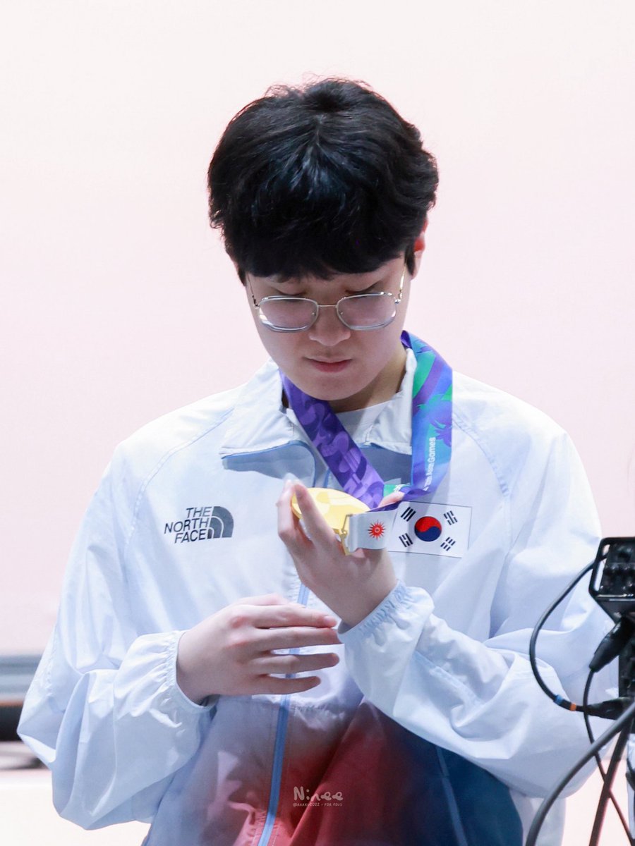 rrrru2022's tweet photo. 261002 Asian Games

#ZEUS #제우스 #최우제 https://t.co/vc36ZjHitn
