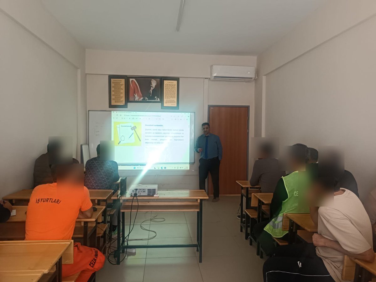 BitlisDSM's tweet photo. Eylül ayında Tatvan Açık ve Ahlat T Tipi Açık/Kapalı Ceza İnfaz Kurumlarında hükümlü ve tutuklulara yönelik Denetimli Serbestlik Sistemi Bilgilendirme Seminerleri gerçekleştirildi.

Bilgilendiriyor, rehberlik ediyor, topluma yeniden kazandırma sürecine katkı sunuyoruz.
#BitlisDSM https://t.co/488Wl2OkUO
