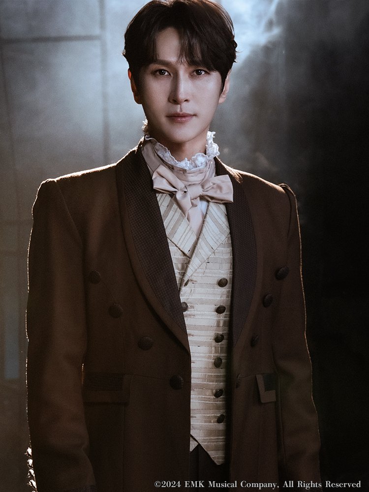 kmusical_os's tweet photo. 📅10.30(金)公開
#韓国ミュージカルONSCREEN
#フランケンシュタイン

🧟キャスト紹介🧪
❖━━━━━━━━━━━━━━━━━━━━❖
⛓アンリ・デュプレ
戦場でビクターに命を救われた軍医。
生命創造の研究を続けるビクターの良き理解者で、
彼のために壮絶な決断をすることになる。
❖━━━━━━━━━━━━━━━━━━━━❖

演じるのは現在上演中の『エリザベート』でルイジ・ルキーニ役を務め、
数多くの韓国ミュージカルで歌唱力・演技力ともに高い評価を受ける #パク・ウンテ
#박은태

❖公式サイト
https://t.co/HXVEJqAEgv