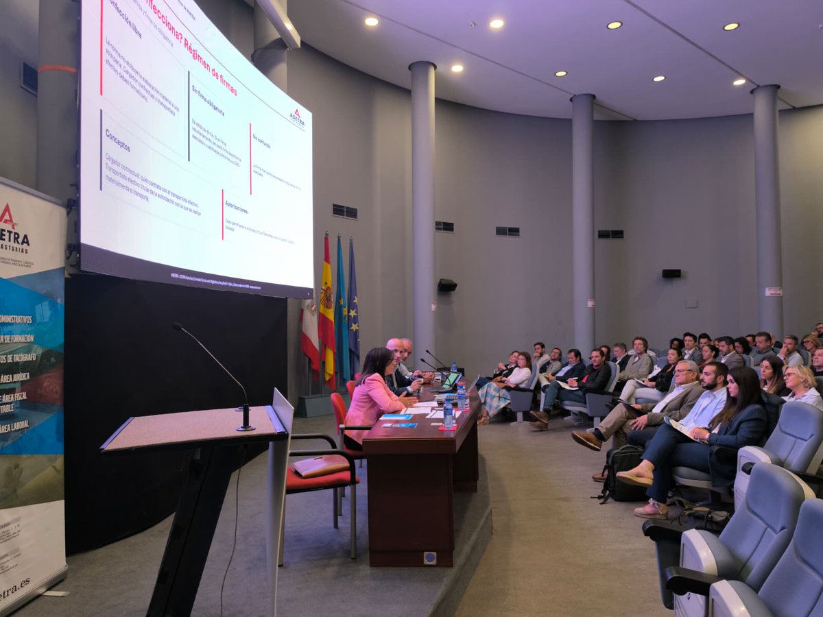 ASETRApress's tweet photo. 📍Continúa la ponencia sobre el #DeCA.
Los asistentes siguen con atención las explicaciones de los ponentes sobre los requisitos normativos, las operativas de control y el régimen sancionador. 🚛📲
#ASETRA #CETMAsturias #CETM #TransportePorCarretera #TransporteDeMercancias https://t.co/ej76BoRA85