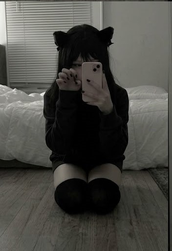 Ami8opp's tweet photo. give me your robux :3 #catgirl #pawsock https://t.co/fu3hkECpTa