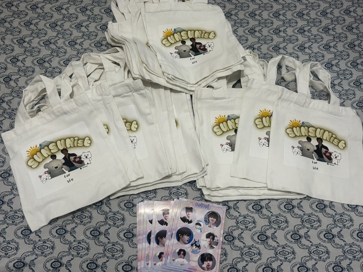 lietttttt's tweet photo. ENDLESS | DUNKIN' x ENHA | FUNMEET 
                     - SUNSUNists FREEBIES - 

Sunsun Mini Tote bag
Sunsun Sticker Set
 
៹ open for trades (d-day)
៹ you can rt &amp; like (optional)

See yah engenes! 

#DunkinPH_ENDLESS #ENDLESSFunMeet #ENHYPEN_in_MNL #Dunkin_with_Enhypen https://t.co/uKwW7LeAkb
