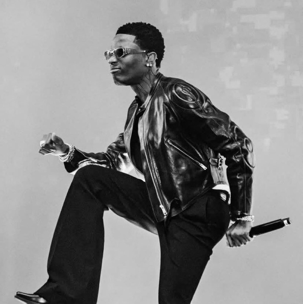 chartradar_'s tweet photo. Wizkid becomes the first African artist to record 1.9 billion Spotify streams this year. 

He’s the most streamed African artist on Spotify this year according to Chartmaster.

He’s on track to hit 2 billion streams on the platform this year, making him the first African artist to reach 2 billion Spotify streams in a single year.