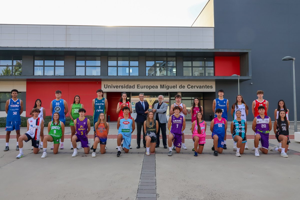 FBCyL's tweet photo. 🏀 ¡Vuelve la Liga UEMC Junior!

⛹️‍♀️ 24 equipos⛹️‍♂️
📍 Clubes de toda Castilla y León  
🏆 Por la lucha por el título autonómico y representar a la Comunidad en el Campeonato de España

👉https://t.co/jkFtcAkrHE https://t.co/PBF4R9TV8B
