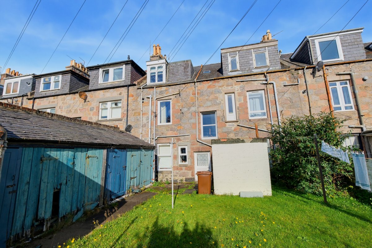 StronResProp's tweet photo. For sale | Set within a quiet, well-established West End residential area, this one bedroom top floor flat would make an ideal first home or investment opportunity.

📍 13 Claremont Place, Aberdeen
📞 01224 626100
🔗 https://t.co/oQeqSlJ49g https://t.co/5fuTVqUrFF