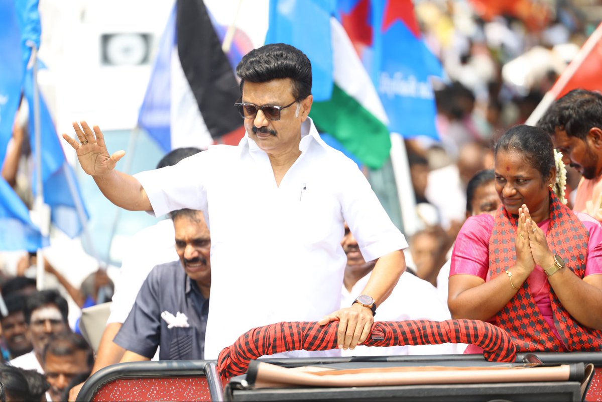 V_Senthilbalaji's tweet photo. கழகத் தலைவர், திராவிட நாயகர், மாண்புமிகு தளபதி @mkstalin அவர்கள், மதச்சார்பற்ற முற்போக்குக் கூட்டணியின் சார்பாக, தாராபுரம் சட்டமன்றத் தொகுதி இடைத்தேர்தலில் போட்டியிடும் கழக வெற்றி வேட்பாளர், வழக்கறிஞர் திருமதி எஸ். சுகன்யா அவர்களை ஆதரித்து, இன்று தாராபுரம் தொகுதியில் பிரச்சாரம் மேற்கொண்டார்..

#VoteForDMK