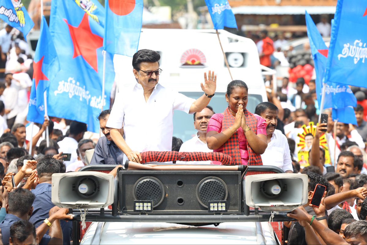 V_Senthilbalaji's tweet photo. கழகத் தலைவர், திராவிட நாயகர், மாண்புமிகு தளபதி @mkstalin அவர்கள், மதச்சார்பற்ற முற்போக்குக் கூட்டணியின் சார்பாக, தாராபுரம் சட்டமன்றத் தொகுதி இடைத்தேர்தலில் போட்டியிடும் கழக வெற்றி வேட்பாளர், வழக்கறிஞர் திருமதி எஸ். சுகன்யா அவர்களை ஆதரித்து, இன்று தாராபுரம் தொகுதியில் பிரச்சாரம் மேற்கொண்டார்..

#VoteForDMK