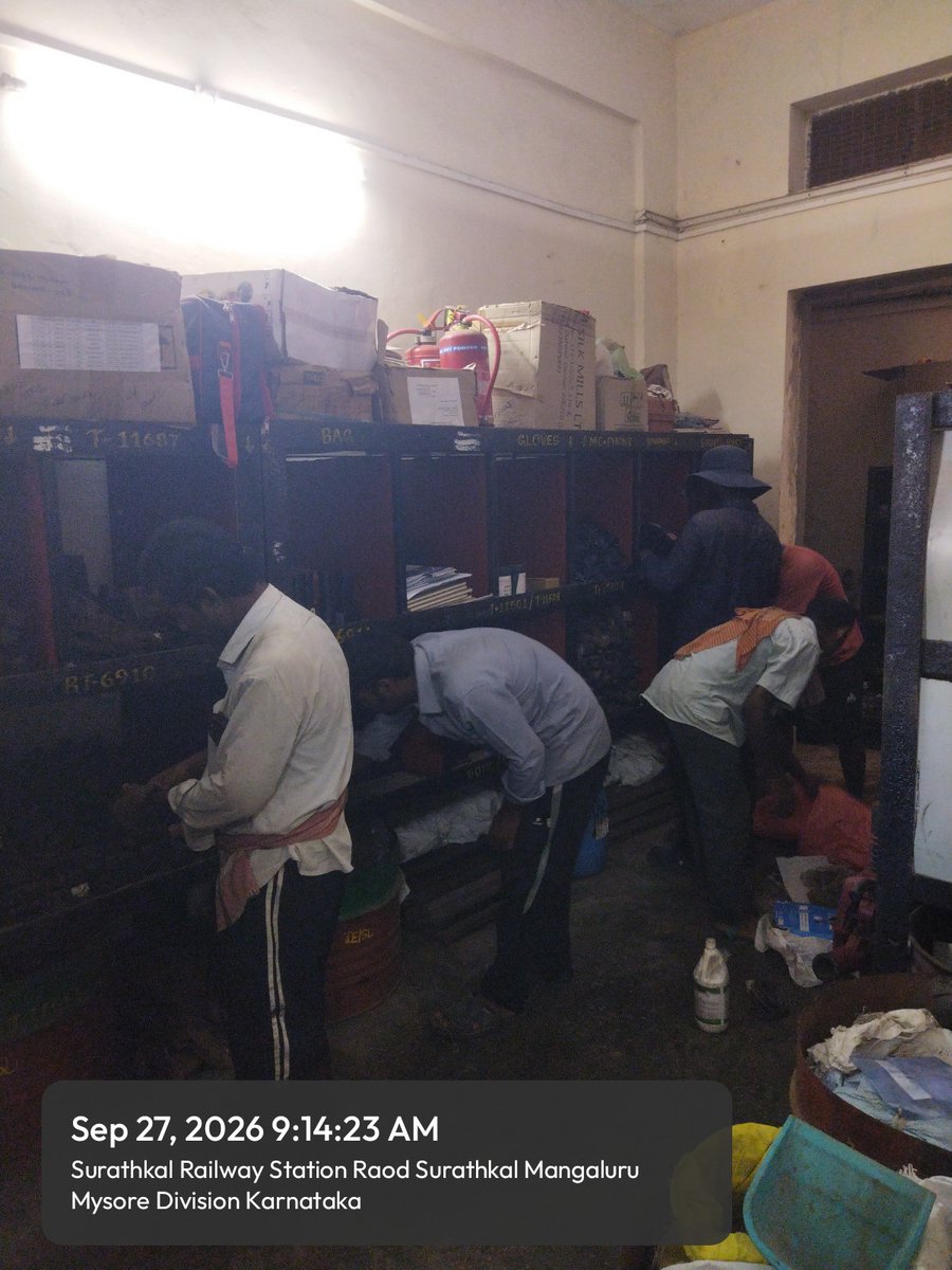 KonkanRailway's tweet photo. #SwachhataHiSeva2026 | A cleanliness drive was carried out at Surathkal Railway Station, promoting cleanliness and a hygienic environment for passengers.
#SwachhBharat #SadarSeva https://t.co/SmEkCJvndX