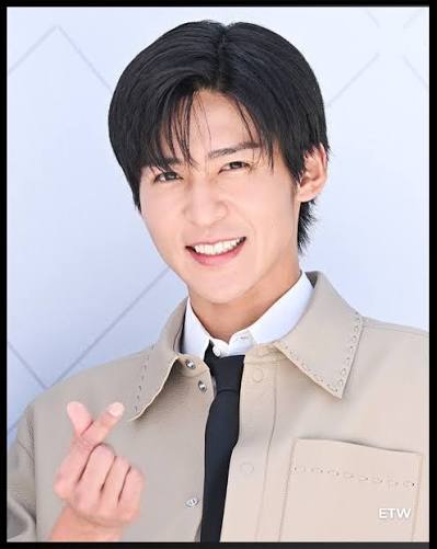 ren_meguro_x's tweet photo. 【速報】

まもなく重大な発表があります。
皆さん、どうぞお楽しみに！✨

目黒蓮への変わらぬ温かい応援を、これからもよろしくお願いいたします！🎉

#目黒蓮 #SnowMan #RenMeguro https://t.co/ekhODs4twa