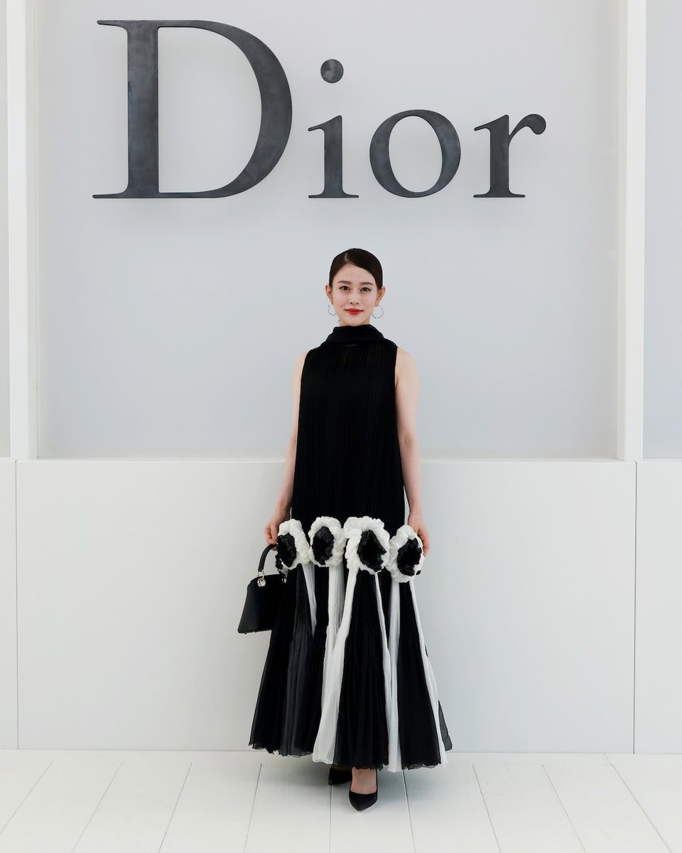 nezimaki49081's tweet photo. 高畑充希 Diorでパリへ
岡田将生 LOEWEでパリへ

デートやんけ！ https://t.co/abCd2OIzzG