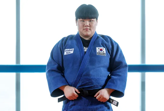Younglee88's tweet photo. 아시안게임 대표 유도선수 이현지 선수.

이현지 선수 용인대 졸업. 
2007년 2월 25일 생
신장 181cm / 체중 133kg
웨이트 3대측정
스쿼트 200kg / 데드 220kg / 벤치 110kg
특이사항: 씨름선수 출신 아��지 피지컬.
서구권 무제한급 선수들과 맞붙어도
전혀 밀리지 않는 피지컬과 힘 보유.

한국 여자 유도 최중량급 지배 중인 대표 유망주.

대한민국의 유도 붐은 온다.