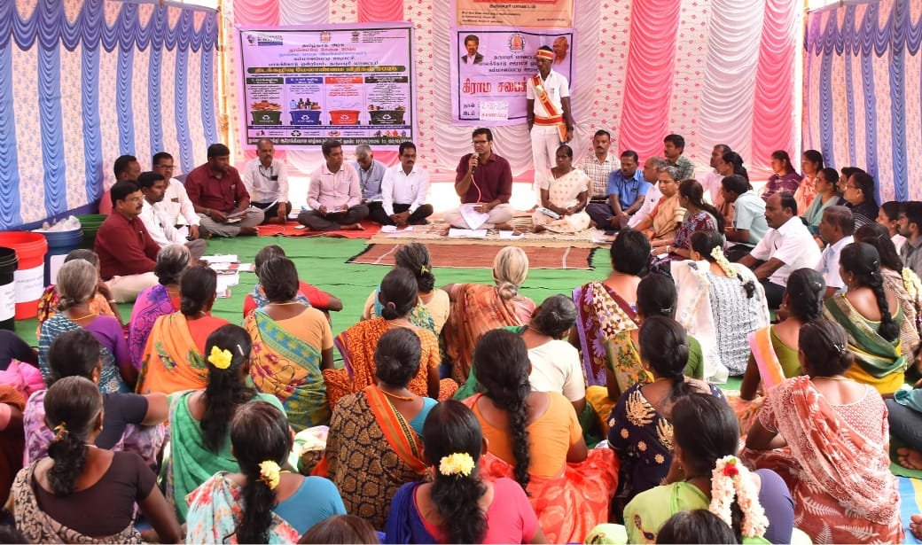 DDTamilNews's tweet photo. மகாத்மா காந்தியடிகளின் பிறந்தநாளையொட்டி, தருமபுரி மாவட்டம் கம்மாளப்பட்டியில் கிராம சபைக் கூட்டம் நடைபெற்றது

#GandhiJayanti #GramSabha #Dharmapuri https://t.co/yblRQ5JFaj