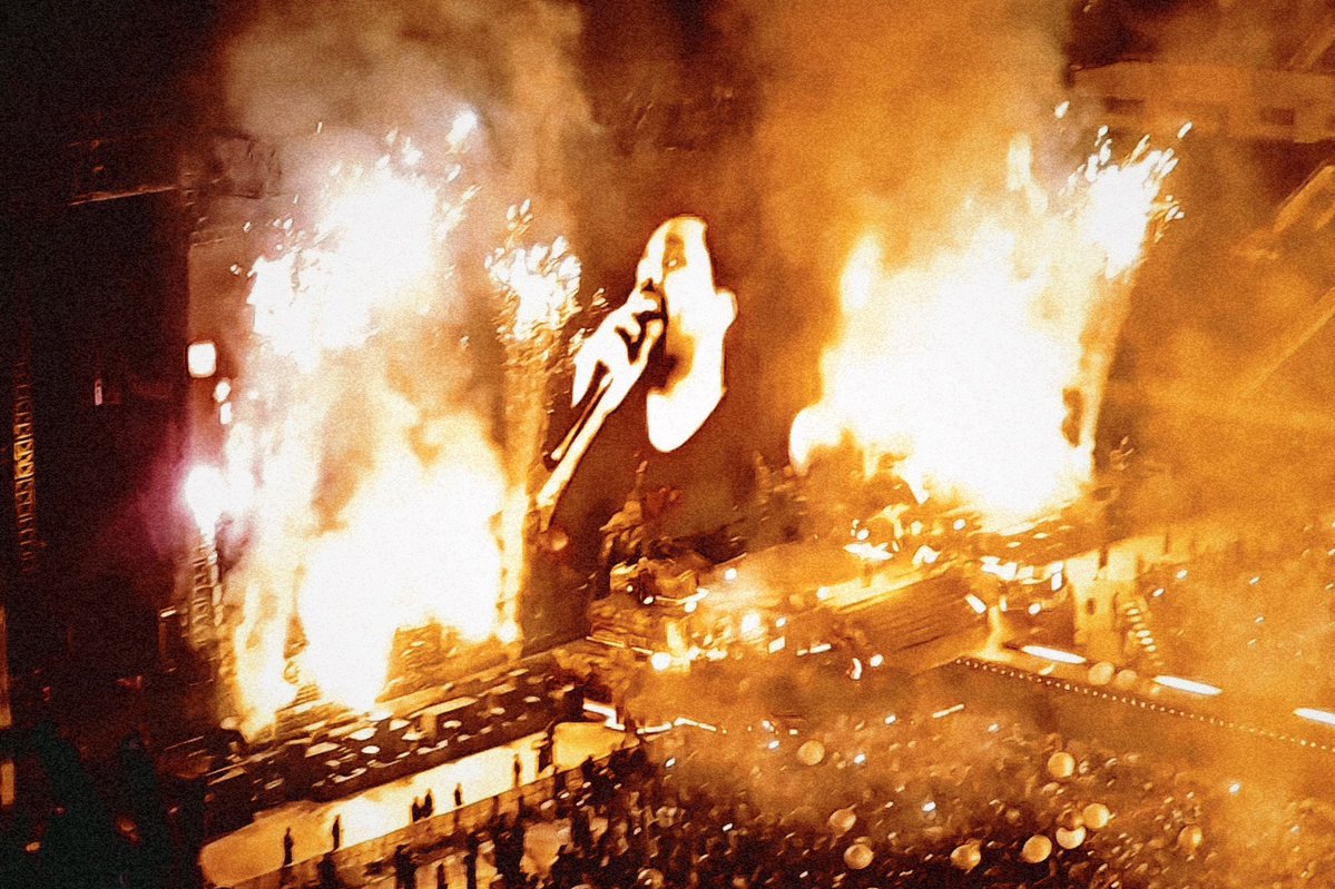 mooncrybebe's tweet photo. jakarta, 27.09.2026
thank you the weeknd 🤍✨️

#AfterHoursTilDawnStadiumTour
#AsiaFinalLeg
#TheWeeknd https://t.co/DnRac49gus
