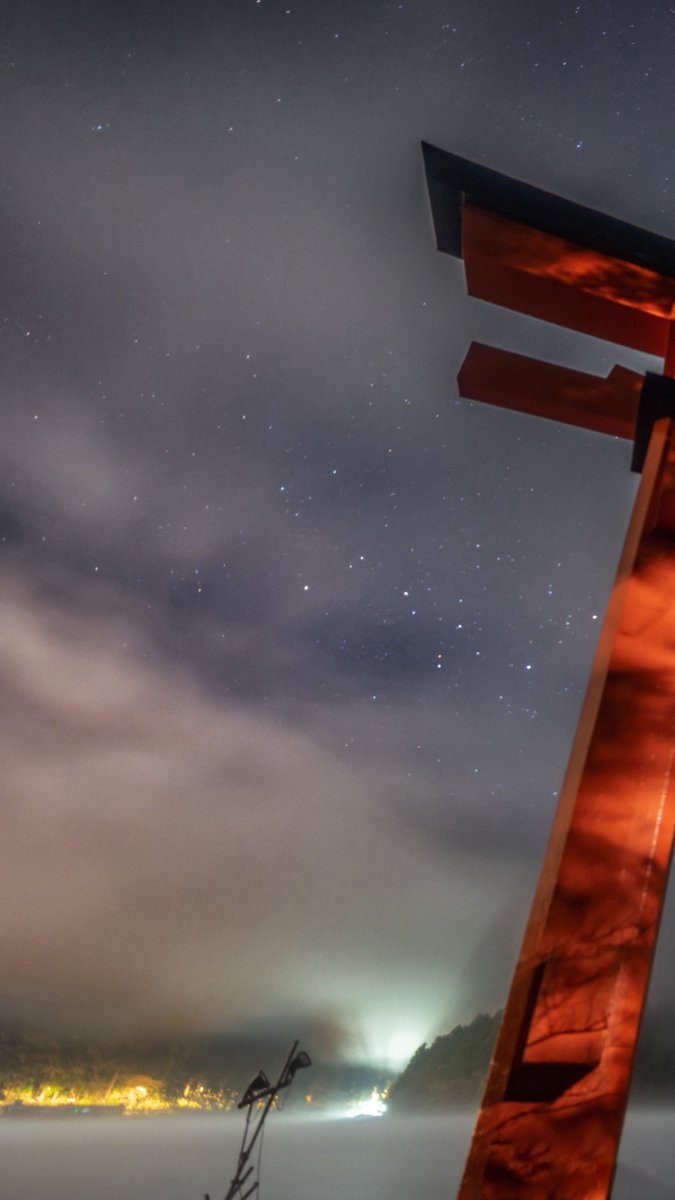 kstj1973's tweet photo. 箱根神社に流れたどデカい流れ星💫 https://t.co/qt7QFpKTPm