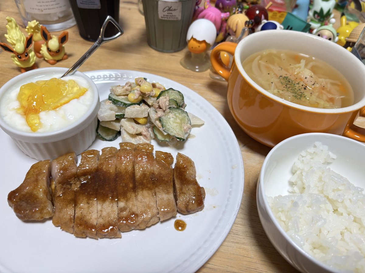_alice_carroll's tweet photo. 今日の夜ごはんは、とんてき、れんこんサラダ、コンソメスープ、マーマレードヨーグルト( ˙꒳​˙  )🌱 https://t.co/cVEtNtb6iF