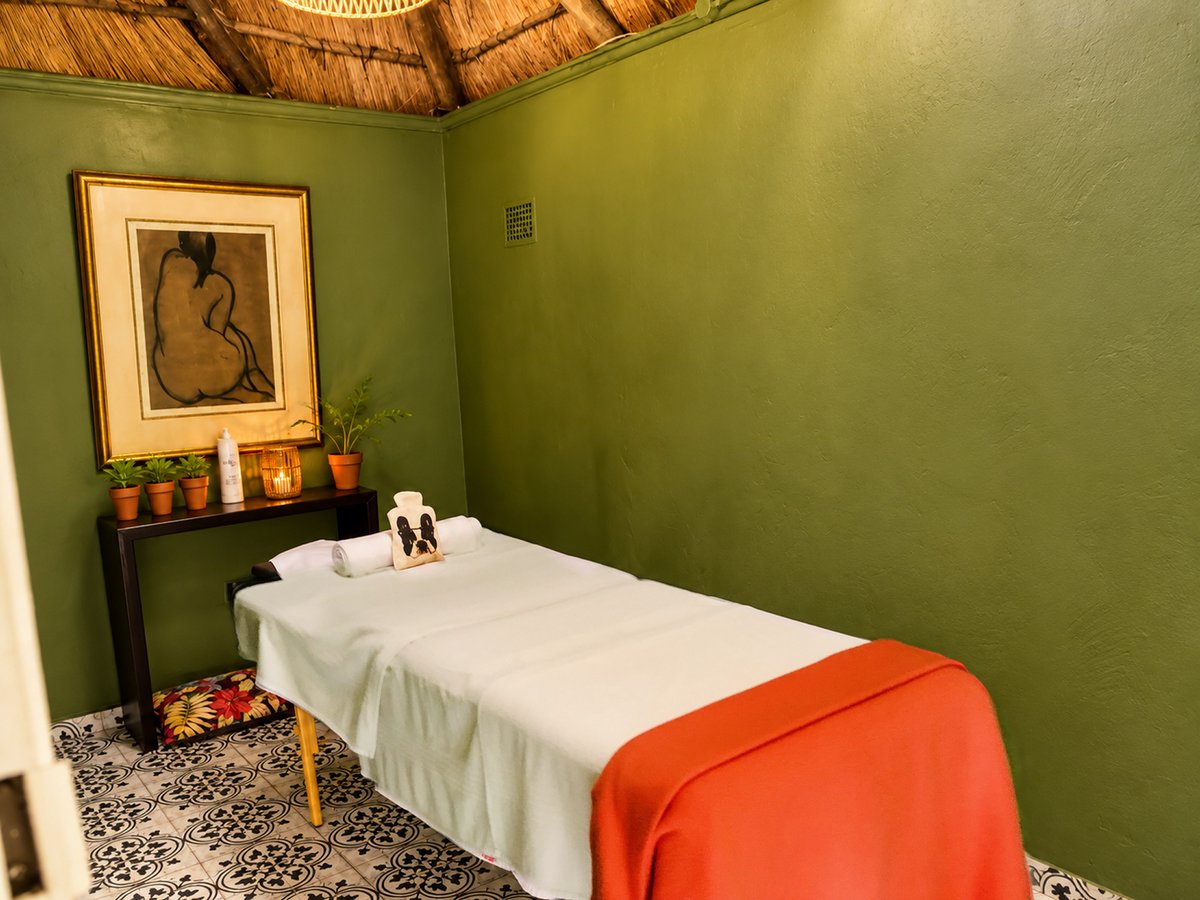 stayatshangrila's tweet photo. Leave Sunday feeling refreshed, not rushed. 🌿✨
Enjoy a peaceful Shangri-La getaway and treat yourself to our 60-minute Bespoke Oil Massage for R499 pp, available until 31 October.
Bookings essential. Call 014 718 1600.
#ShangriLa #Modimolle #Waterberg #Spa https://t.co/5mse87bk0A