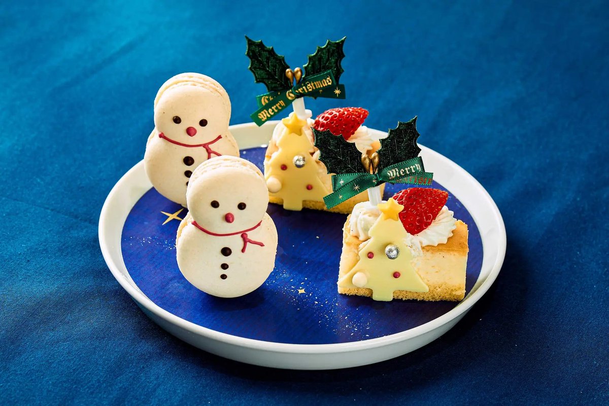 Hama_Seikatsu's tweet photo. ⛄雪の世界とオーガニックローズ🌹

＼コスメブランド「ジュリーク」コラボ／
スノーホリデー×ジュリーク ローズ
アフタヌーンティーが期間限定登場✨

冬限定の華やかなティータイム☕

✅期間：2026年11月4日(水)～2027年1月11日(月/祝)
✅場所：横浜 伊勢山ヒルズ

価格や提供メニューなど
詳細はこちらをチェック🔽
https://t.co/IxrXbNwQta