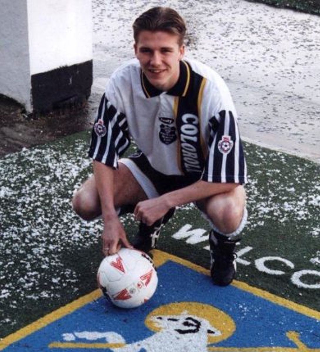 StretfordPaddck's tweet photo. 😅 Sir Alex Ferguson: “I put Beckham out on loan at Preston [in March 1995] and he thought I was trying to get rid of him, which was NOT true.

“David was the last to really develop because of his physique. Although he grew to 6ft, he was small and thin as a young kid.”

[BBC] #MUFC
