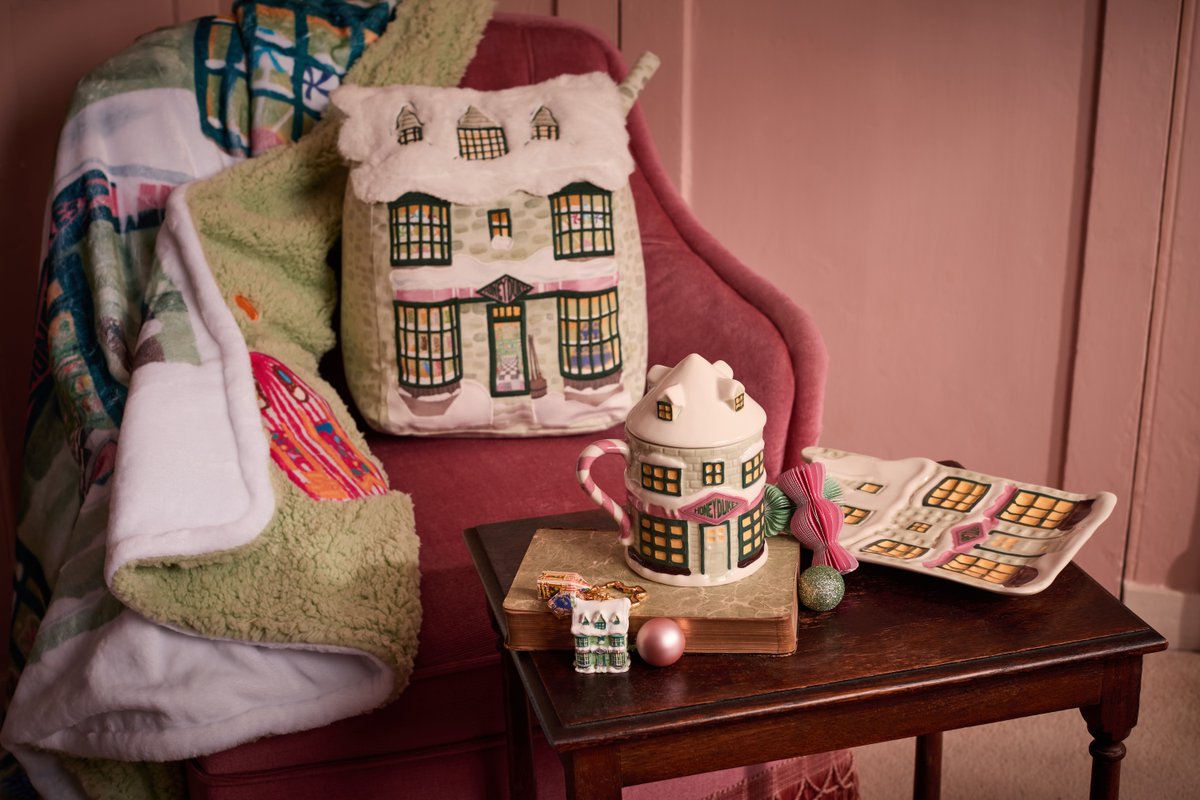 hpshopjapan's tweet photo. ㅤㅤㅤ＼10/7(水)発売🪄／
🎄クリスマスコレクション第2弾🎄
︶︶︶︶︶︶︶︶︶︶︶︶︶︶︶︶︶

トキメキが止まらないコレクションが新登場📣
🍬ピンク＆ミントグリーンが眩しい「ハニーデュークス」
🧦愛くるしさ満点の「魔法動物」

本日よりオ��ラインショップで先行発売✨
🔗https://t.co/9c4cBnrjHH

#ハリポタショップ原宿
#ハリポタショップ赤坂
#ハリポタツアー