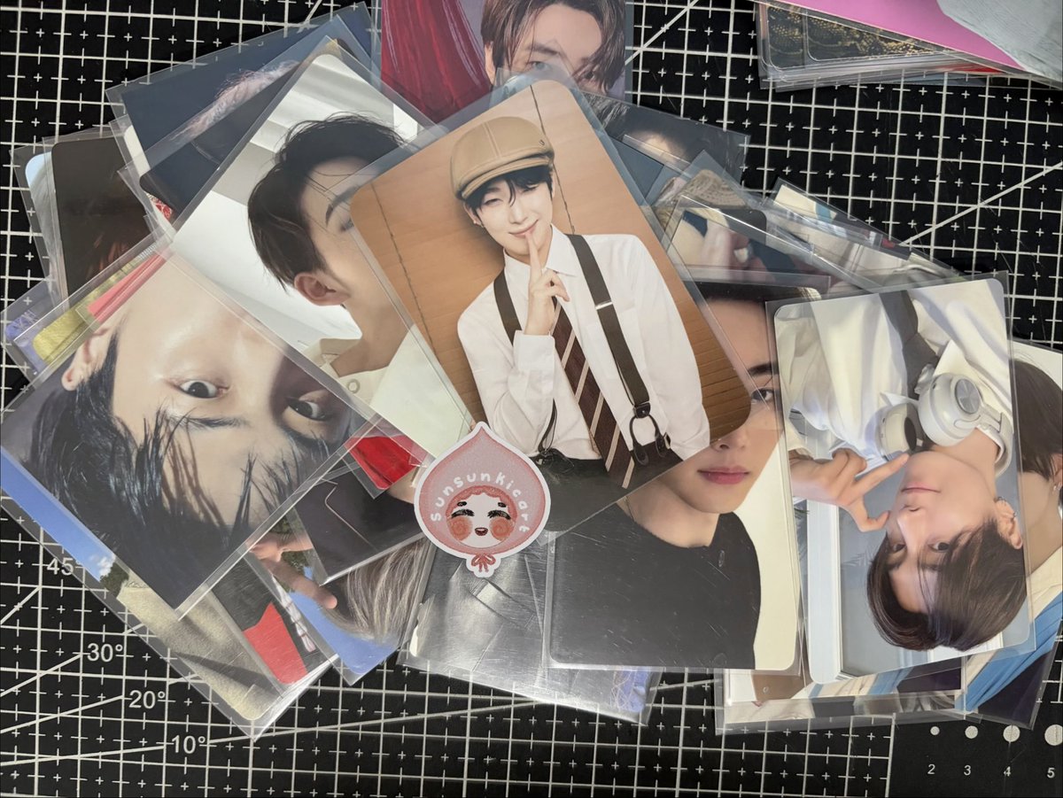 sunsunkicart_'s tweet photo. official photocards / lucky draws freebies 📣

repost to join 🥳

For funmeet pickup (around moa) 

will give away randomly din since marami rami ito 🫡 https://t.co/30I2kugQFF