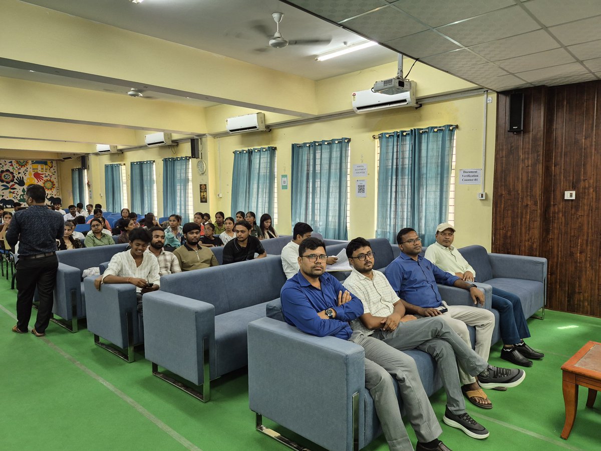 SCE_Startupcell's tweet photo. 🚀 Startup Bihar Bootcamp at SCE Supaul!

An insightful session on entrepreneurship, innovation &amp; startup opportunities with experts from DIC Supaul, IIT Patna &amp; leading startup founders.

🏆 District Level Hackathon winners were also felicitated. https://t.co/th9rtIT8qn