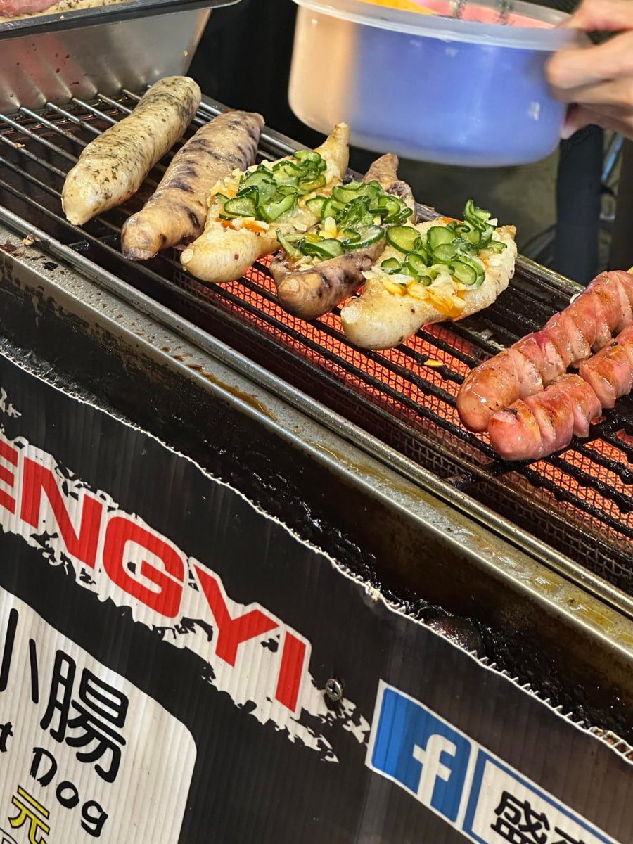 sy40yh's tweet photo. 幹完就餓了..... 
來吃點東西填飽肚子
晚上還有約約的嗎？
姨姨是無情的榨精機 https://t.co/KTtbyeskZp