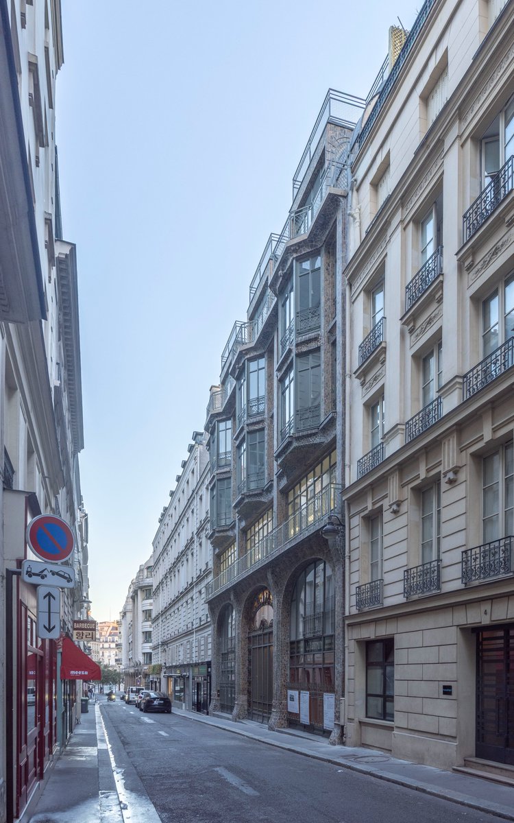 arthurweidmann1's tweet photo. Le 6 rue de Hanovre à #Paris2, récemment rénové. L'immeuble de bureaux, de style Art Nouveau, se démarque par sa riche ornementation en céramique sur le thème de la vie marine.

Archi : François-Adolphe Bocage https://t.co/3UkijsD7uJ