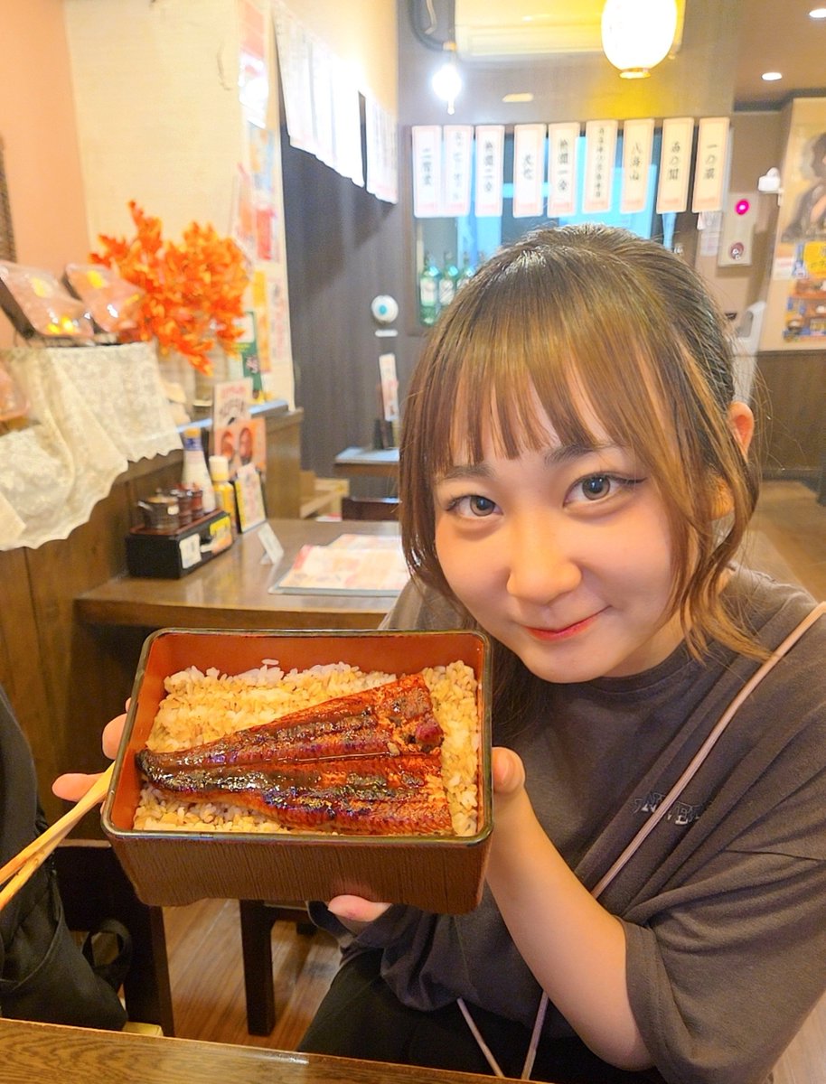 edb0da611ad84af's tweet photo. 杏理お疲れ様～～‼️😀✨
芝居の感想を話ながらうなぎと日本酒を楽しみましたー！

何が大切か？

共演者を信頼して誰よりも楽しめるようにね～😀
#ぼくぽす 
久しぶりにサシ飲みした

頑張れよー！！！！ https://t.co/6FBfDEtkr7