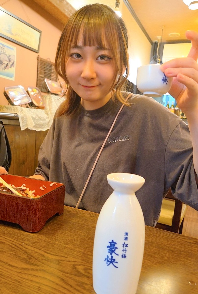 edb0da611ad84af's tweet photo. 杏理お疲れ様～～‼️😀✨
芝居の感想を話ながらうなぎと日本酒を楽しみましたー！

何が大切か？

共演者を信頼して誰よりも楽しめるようにね～😀
#ぼくぽす 
久しぶりにサシ飲みした

頑張れよー！！！！ https://t.co/6FBfDEtkr7