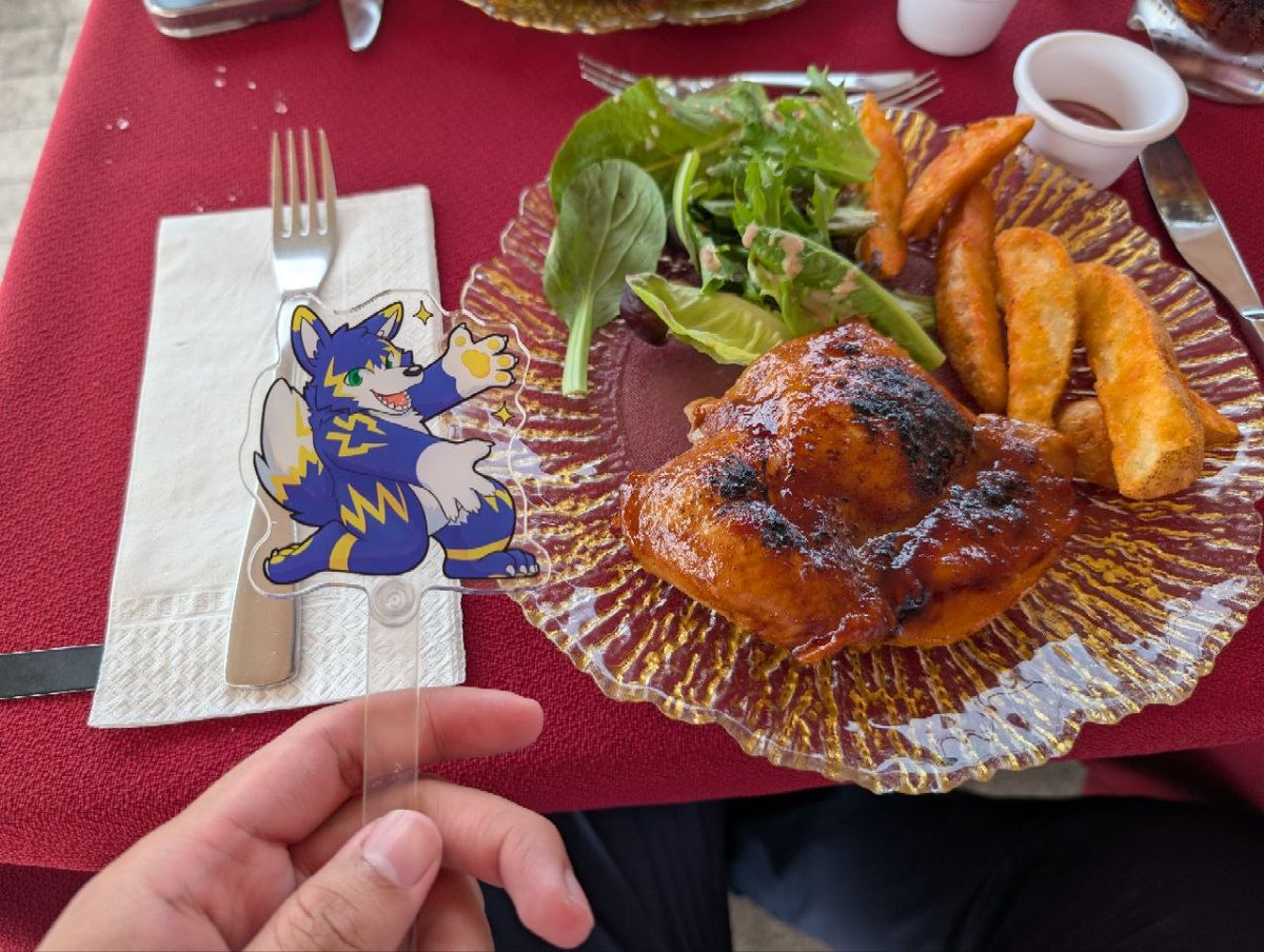 ArzehtPastro's tweet photo. 今天本狼來體驗傳說中的新加坡「皇家信天翁號」（Royal Albatross）啦！⛵️✨   
這艘帆船真的非常華麗，抬頭看著交錯壯觀的桅杆與繩索，還有甲板上超有氣氛的露天用餐區，感覺超級棒！
吹著海風、躺在船網上放鬆的同時，還享受了一頓美味的烤雞大餐，實在是太幸福了～🍗🌊   
大家有機會一定要���體驗看看這華麗的海上時光！💙💛

This wolf is here to experience the legendary Royal Albatross in Singapore today! ⛵️✨   
The whole tall ship is absolutely gorgeous! Looking up at the spectacular masts and rigging, and checking out the beautiful open-air dining area on the deck, the vibe is just incredible!
Enjoying the sea breeze, relaxing on the deck nets, and having a delicious roasted chicken meal... what a perfect day! 🍗🌊  
 If you ever get the chance, you definitely need to experience this luxurious time at sea! 💙💛
#RoyalAlbatross #Singapore #Furry