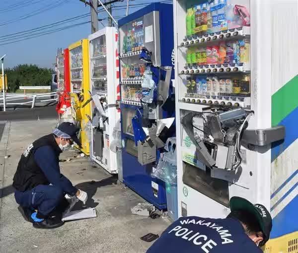 mayuhappy831's tweet photo. 自動販売機も公共のトイレもなくなる日がくるかも… https://t.co/Jp41Homxab